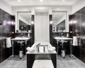 Le Grand Hôtel Cabourg - MGallery - Cabourg - Bedroom