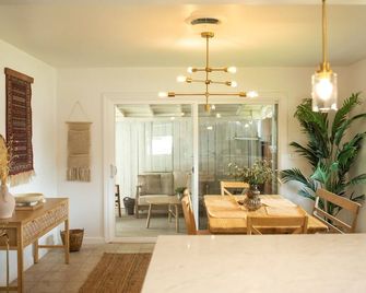 Sahara Oasis - Egyptian Inspired Home In Sw Area In Bakersfield, Ca - Bakersfield - Living room