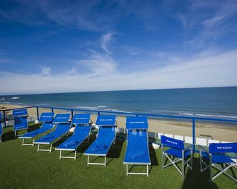Hotel Napoleon - Pesaro - Beach