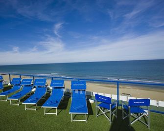 Hotel Napoleon - Pesaro - Beach