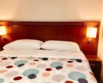 Spacious 3br/2bth Close To Inova & Reston Hospitals, DC, And Dulles Airport - Herndon - Bedroom