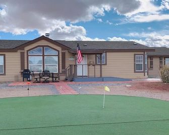 Sun Retreat Desert Views & Stargazing Escape - Shoshone - Bina
