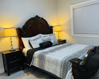 Stylish, clean&cozy new 2 bedroom guest suite - Abbotsford - Bedroom