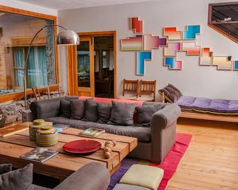 La Escondida Casa De Huespedes & Spa - Villa la Angostura - Sala de estar