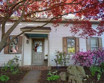 Cottage Living on Peaceful Lancaster Co. Farm - Elizabethtown - Building