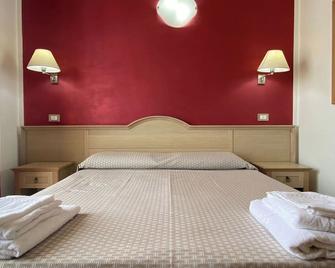 B&B Marina Sleep And Ship - Rodi Garganico - Schlafzimmer