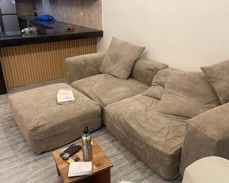 Wonderful 4-bedroom apartment in Bujumbura Mairie in Quartier miroir. - Buyumbura - Sala de estar