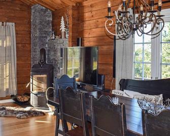 Stunning home in Treungen with jacuzzi - Treungen - Comedor