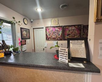 Economy Inn - Alfred - Рецепція