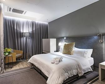 Movich Buro 51 - ברנקילה - חדר שינה