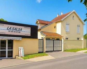 Guesthouse near Charles De Gaulle Airport - Villeneuve-sous-Dammartin - Κτίριο
