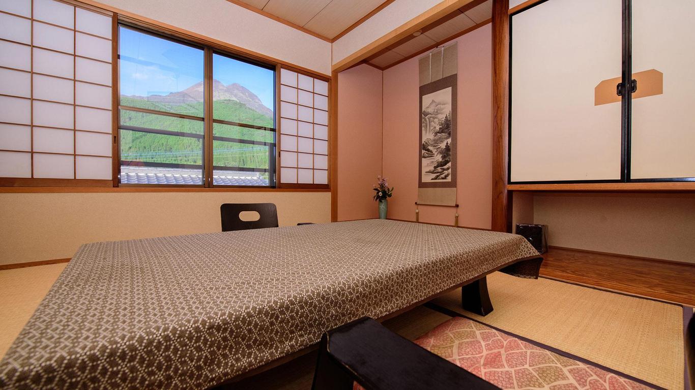 Yufuin Onsen Wafu Ryokan Tsuenosho