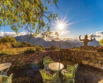 Mountain Hostel&House Finca La Isa by Rose - Tejeda - Innenhof