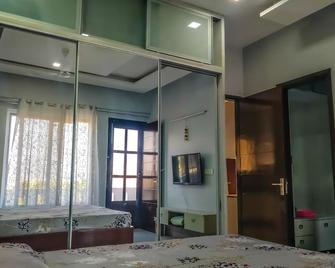 2 BHK Penthouse with open terrace - Mohali - Habitación