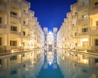 The Palace Beach Hotel - Salh Hasheesh - Pool