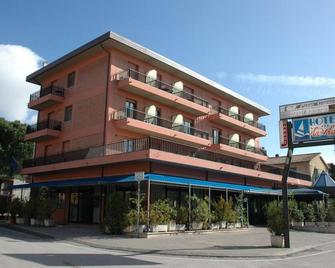 Hotel La Vela - Passignano sul Trasimeno - Byggnad