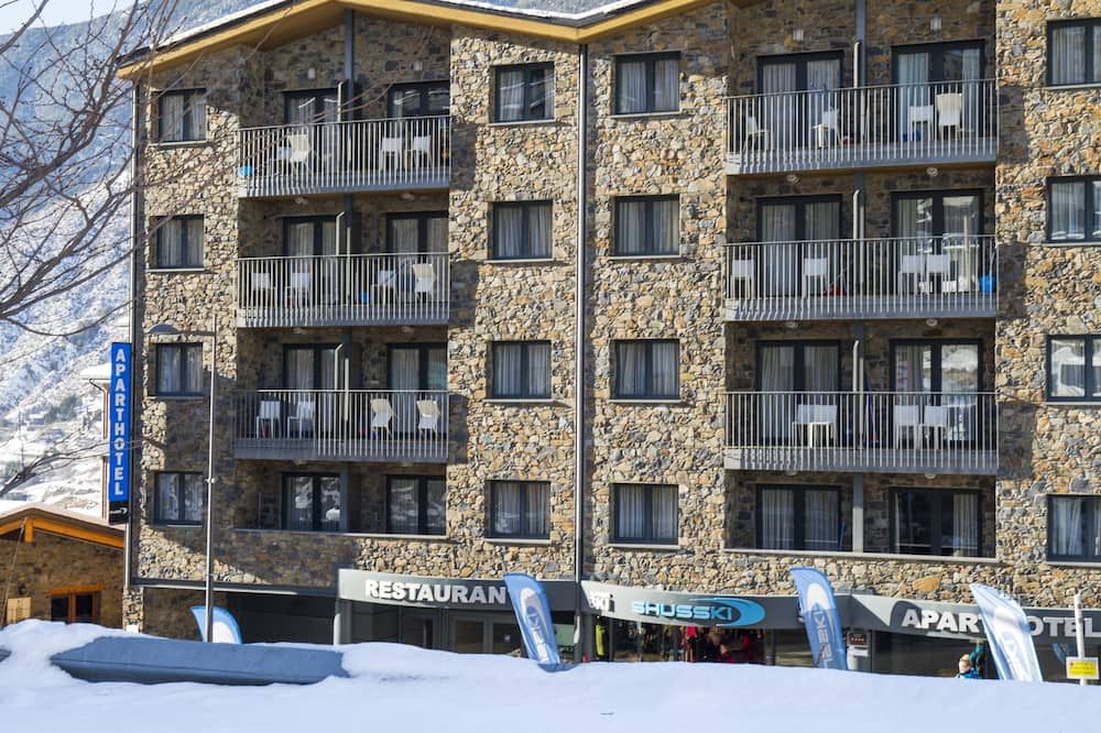 Apartaments Shusski by Nexta - אנקמפ - בניין