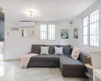 Cozy Townhouse In Beautiful Pueblaaida - Mijas - Stue