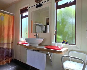 The Rocks Chalets - Takaka
