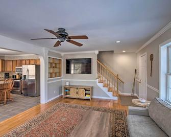 Welcoming New Hampshire Home on ~ 3 Acres! - Henniker - Living room