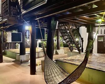 The White House Boutique Resort - Mae Lao - Patio