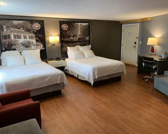 Super 8 by Wyndham Sturbridge - Sturbridge - Bedroom