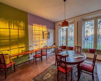 Viajero Colonia Hostel - Colonia del Sacramento - חדר אוכל