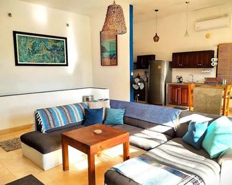 Gorgeous huge home, 3 bedrooms, pool, jungle views, 5 mins from everything - Sayulita - Wohnzimmer