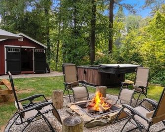 Charming 2-bedroom house in Terrific Sturbridge with AC - Sturbridge - Patio