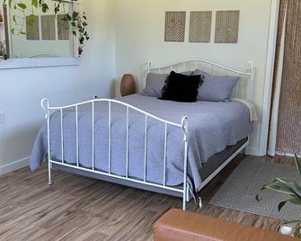 Explore Redwood forests on the Avenue of The Giants and the Eel river - Redway - Bedroom