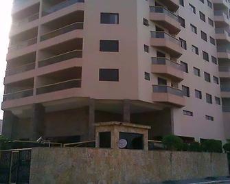 Excellent apartment one block from the beach! - Praia Grande - Edifício