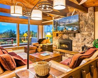 Brathouse By The Sea - Copalis Beach - Living room
