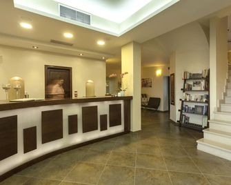 Krinos Suites Andros - Andros - Рецепція