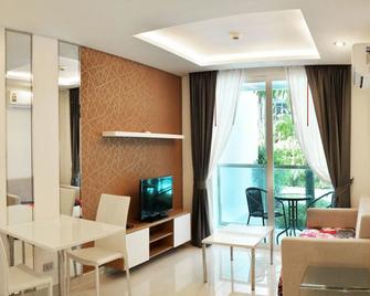 Amazon Residence Condo Jomtien Pattaya - Jomtien - Вітальня