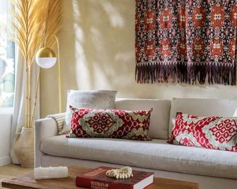 Jasmine Hideaway and Newly Renovated - Summerland - Salon