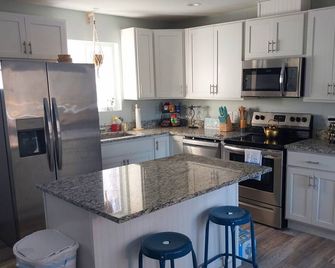 3-bedroom house in charming Falls of Rough with WiFi, AC - Falls of Rough - Cocina