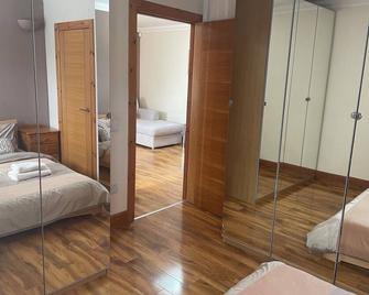 Cute Cottage Central Bathgate - Bathgate - Bedroom