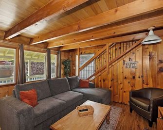 Sunshine Cabin - Cozy 2-Story Getaway - Big Bear Lake - Living room