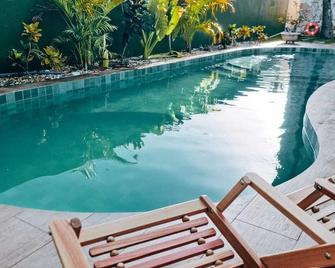 Pousada Lá em Casa - Cajueiro da Praia - Bazén