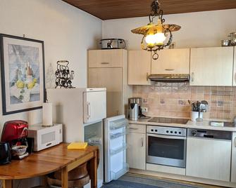Comfortable apartment, 2 rooms-kitchen-bathroom and balcony (110m²), city center - Landstuhl - Küche