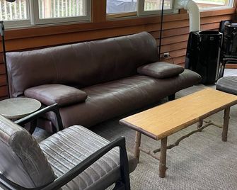 Stay at Beaver Lodge! - Monterey - Living room