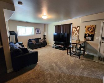 Downtown Mother-In-Law Suite - Anchorage - Living room