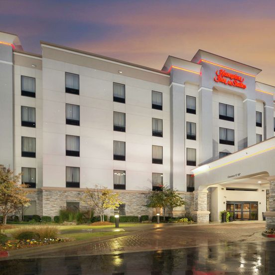 Building view of Hampton Inn & Suites Tulsa/Catoosa