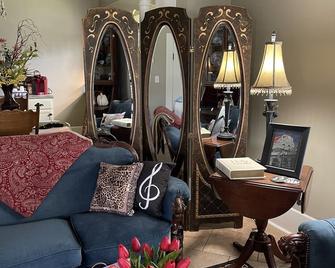 Guitars & Harmony - Central City - Living room