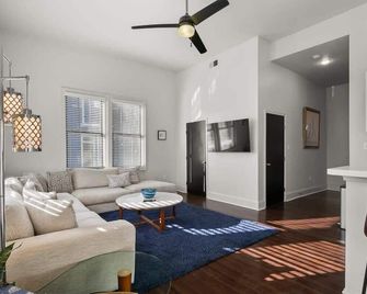 Modern pristine stunning 2BD Garden District Apt - Nueva Orleans - Sala de estar