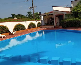 OYO Hotel Santiago Plaza - Santiago Tuxtla - Piscina