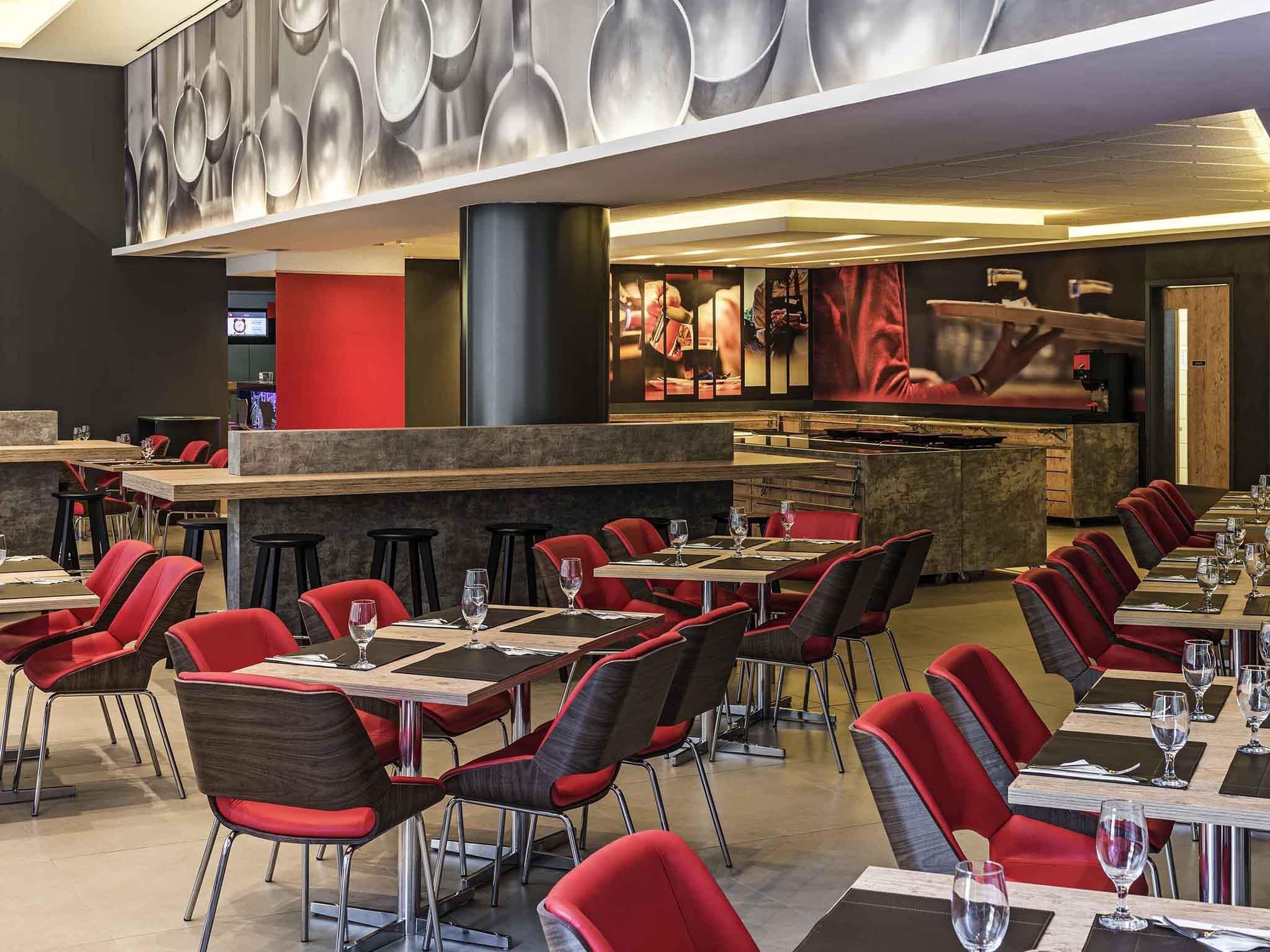 إيبيس سانتوس فالونغو - سانتوس - مطعم