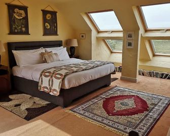 'Gorsehill' Bright And Spacious With Stunning Panoramic Coastal Views - Doolin - Bedroom