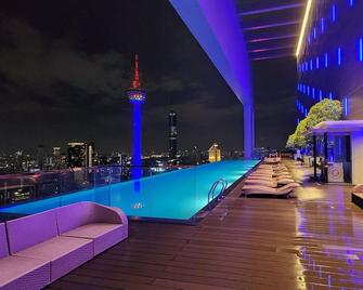 Platinum Suites Klcc By Hive Kl - Kuala Lumpur - Piscina