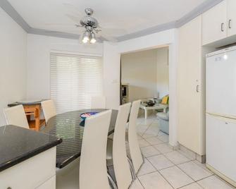 San Lameer Villa Rentals 2306 - Southbroom - Essbereich